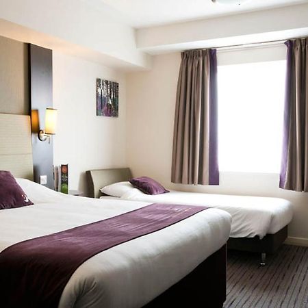 Premier Inn Мърдър Титфил Екстериор снимка