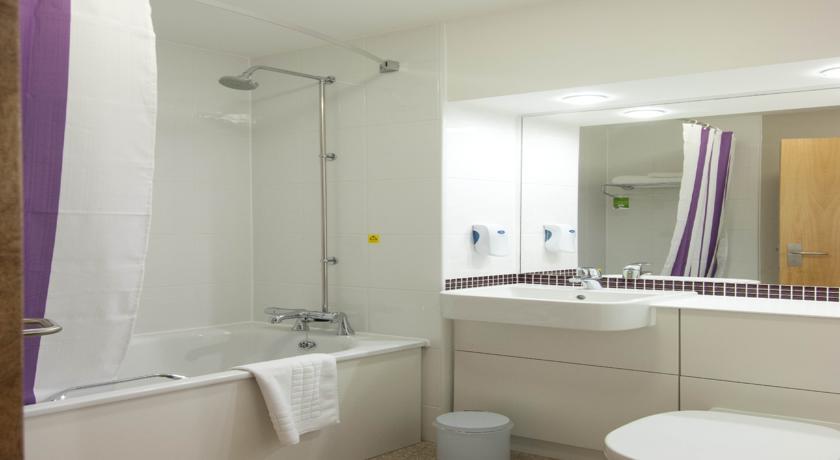 Premier Inn Мърдър Титфил Екстериор снимка
