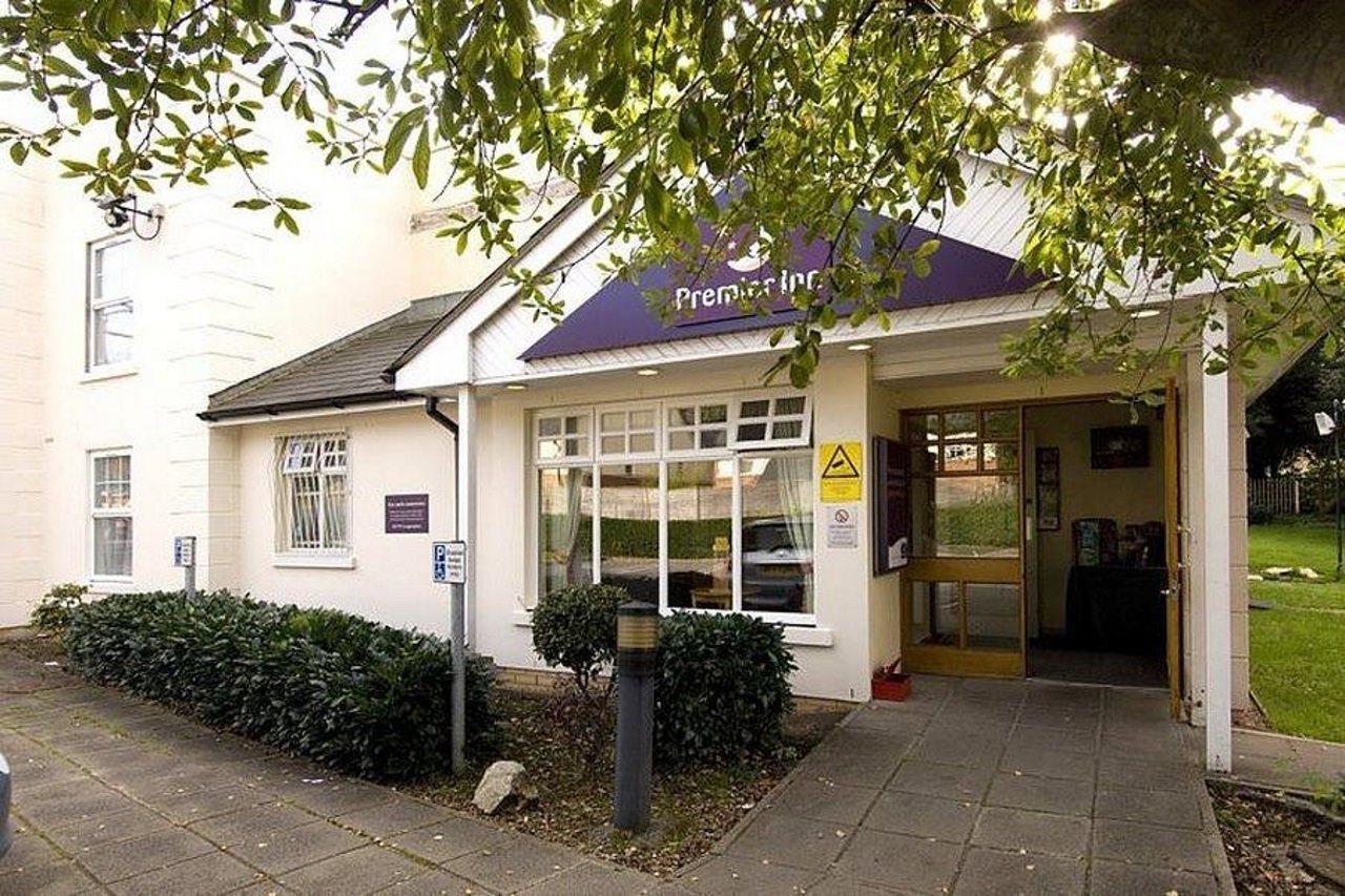 Premier Inn Мърдър Титфил Екстериор снимка