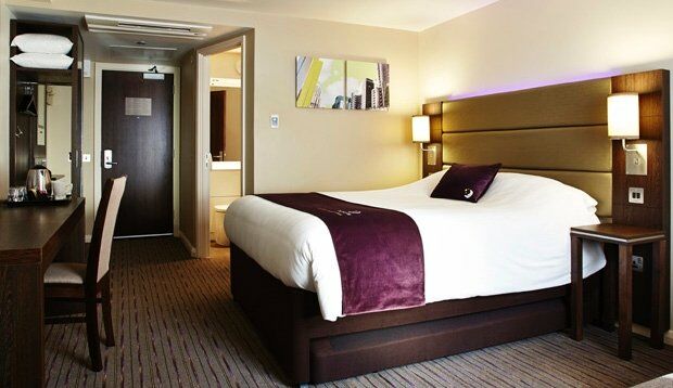 Premier Inn Мърдър Титфил Екстериор снимка